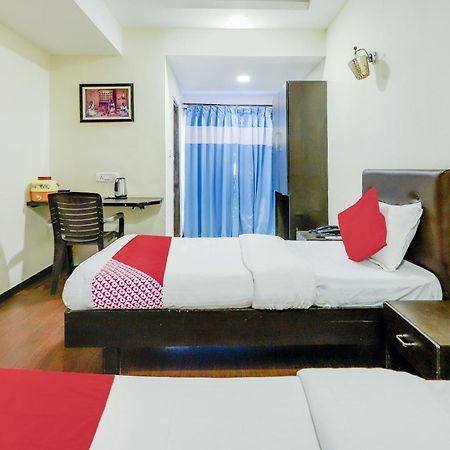 Oyo Hotel Dash Vadodara Eksteriør bilde
