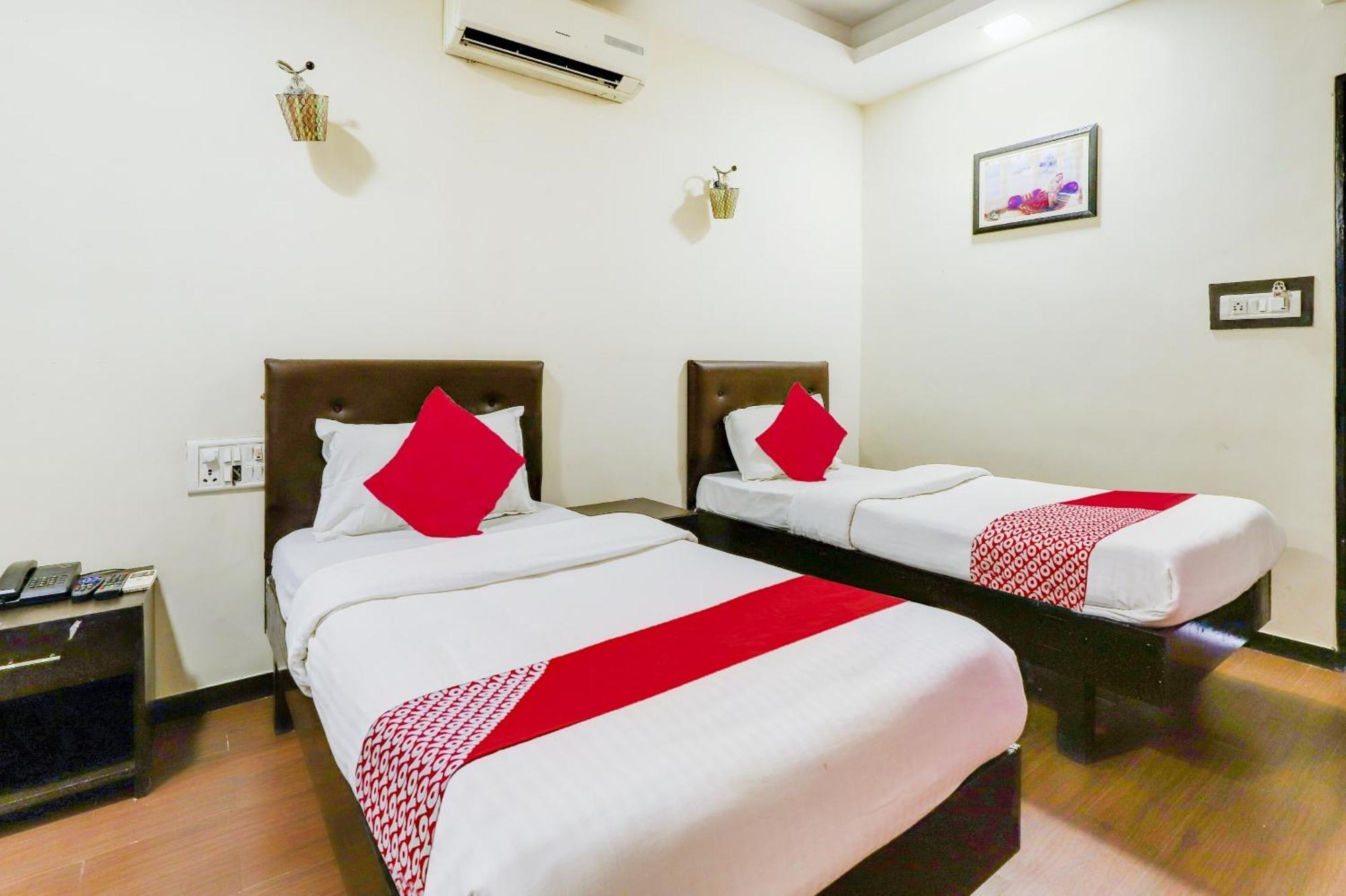Oyo Hotel Dash Vadodara Eksteriør bilde