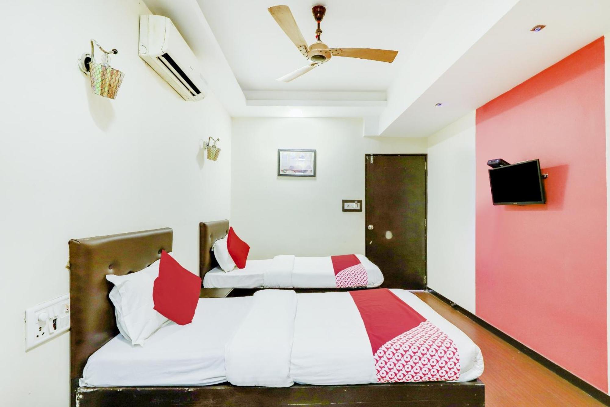 Oyo Hotel Dash Vadodara Eksteriør bilde